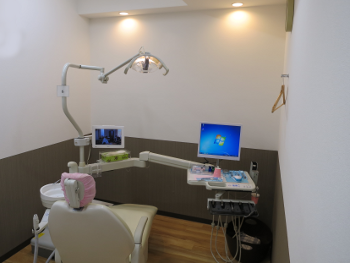 AIデンチャーの歯科診察室２